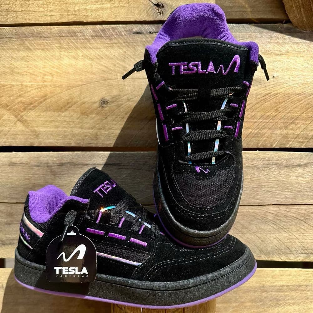 Tênis Casual Moderno Tesla Coil Preto e Roxo Refletivo – Confortável e Cheio de Personalidade