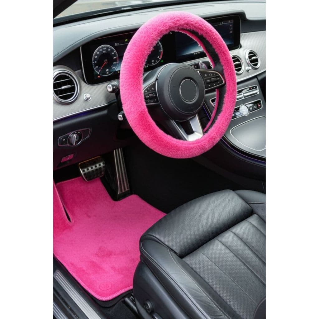 Kit Acessórios Carro Pelúcia Capa Volante e Tapete Pelúcia Emborrachado Para Carros Passeio Universal Premium